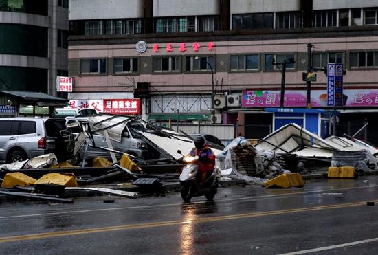 Los dos tifones cobraron la vida de decenas de personas este fin de semana.
