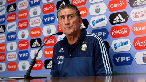 Edgardo Bauza se mostró crítico con el equipo que es dueño de los derechos federativos de Lionel Messi.