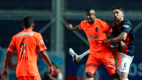 El Deportivo La Guaira se llevó un valioso y realmente extraño gol del campo de San Lorenzo.