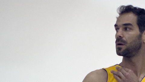 El base español José Manuel Calderón, enfundado en el uniforme de su nuevo club, los Lakers de Los Angeles.