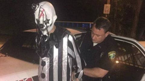 La policía detuvo en Middlesboro, Kentucky, a Jonathan Martin, quien estaba vestido de payaso.