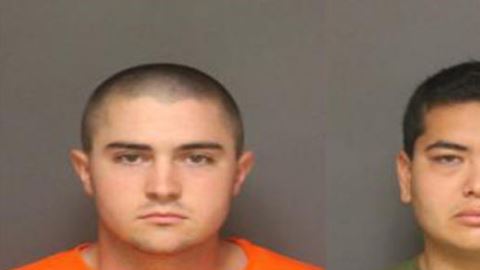Josh Acosta, de 21 años y Frank Feliz, de 25, fueron detenidos acompañados de una menor que se cree es la hija menor de dos de los fallecidos.