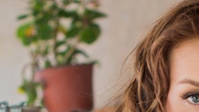 Angelique Boyer da vida a trillizas en las telenovela "Tres Veces Ana" de Univision.