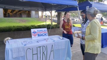 CHIRLA estuvo en Norwalk la semana pasada informando a votantes acerca de la boleta electoral.