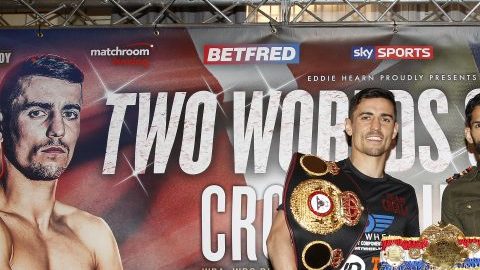Anthony Crolla y Jorge Linares cara a cara antes de su pelea de campeonato en Inglaterra.