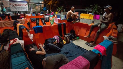 Migrantes cubanos en Peñas Blancas, Guanacaste, Costa Rica, en la frontera con Nicaragua.