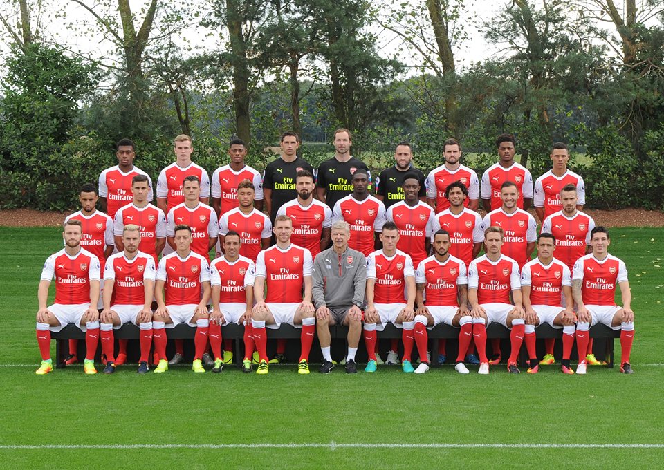 El Arsenal de la Premier League de Inglaterra se tomó la foto oficial.