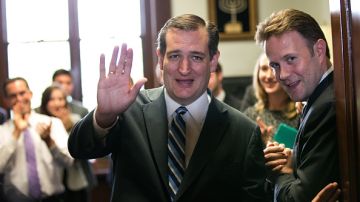 Ted Cruz es uno de los senadores que recibe beneficios por parte de los grupos pro-armas.