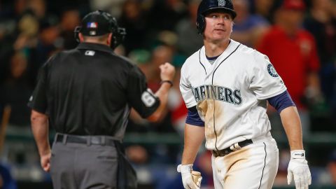 Steve Clevenger se perderá el resto de la temporada y tampoco recibirá su sueldo.