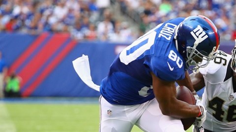 Víctor Cruz en la jugada con Ken Krawley en la que casi se definió el partido entre Giants y Saints.