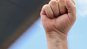 El líder de las FARC, Timochenko, llamó a una reducción del gasto militar.