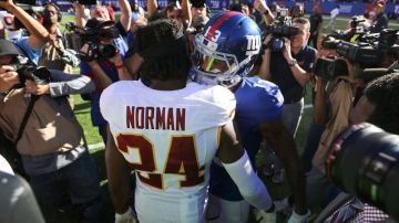 Josh Norman, de los Redskins, y Odell Beckham Jr, de los Giants, se dieron la mano tras un nuevo duelo entre ellos. Washington ganó a Nueva York.