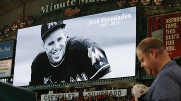 En todos los estadios se ha visto la imagen del pelotero cubano José Fernandez, así como en la 'Pequeña Habana' de Miami.