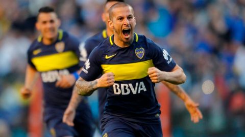 Darío Benedetto marca su primer hat-trick con Boca Juniors.