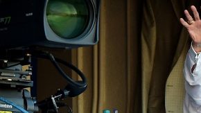 Vin Scully, quien el domingo se despidió de Dodger Stadium al lado de su esposa Sandy, narrará el juego final de su asombrosa carrera de 67 temporadas este domingo desde San Francisco.