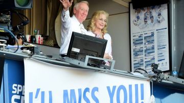 Vin Scully, quien el domingo se despidió de Dodger Stadium al lado de su esposa Sandy, narrará el juego final de su asombrosa carrera de 67 temporadas este domingo desde San Francisco.