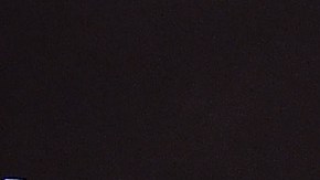 Los jugadores de los Lakers (de izq. a der.) Julius Randle, D'Angelo Russell y Jordan Clarkson se acomodan con su nuevo entrenador Luke Walton para una sesión de fotos en el día de medios del equipo.