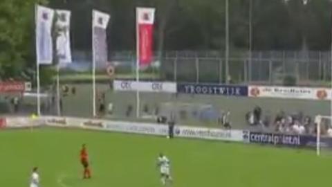 El gol más comentado del momento se dio en la tercera división de Holanda.