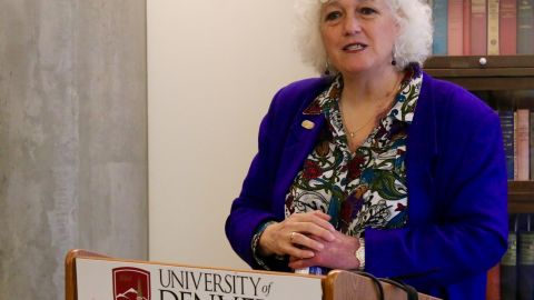 La jueza Dana Leigh Marks, presidenta emérita de la Asociación Nacional de Jueces de Inmigración, teme las consecuencias de los manejos políticos de Sessions (Foto : Archivo)
