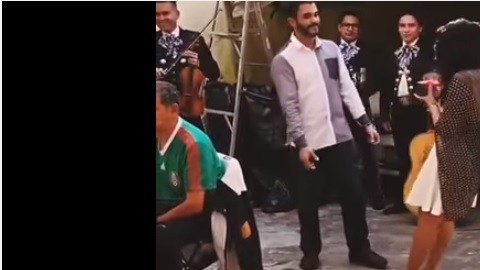 La joven mujer se dio tremendo golpe.