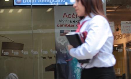 Se espera una fuerte volatilidad en la moneda mexicana./Efe