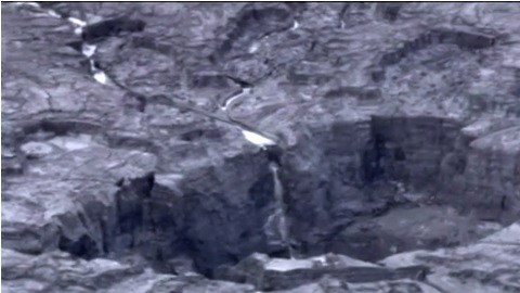 El enorme socavón que esta causando la contaminación del agua potable en la Florida.
