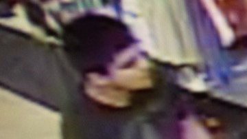 Sospechoso buscado por el tiroteo en un centro comercial en Burlington, Washington.