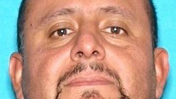 José Guzman asesinó a su esposa y luego se dio a la fuga; la policía advierte que podría estar armado.