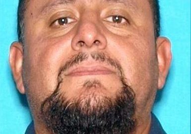 José Guzman asesinó a su esposa y luego se dio a la fuga; la policía advierte que podría estar armado.