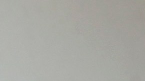 Lizbeth Mateo muestra una foto de su graduación de la escuela de leyes en la Universidad de Santa Clara. (Aurelia Ventura/ La Opinion)