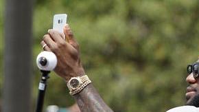 LeBron James considera que Clinton difunde un mensaje de unión y paz.