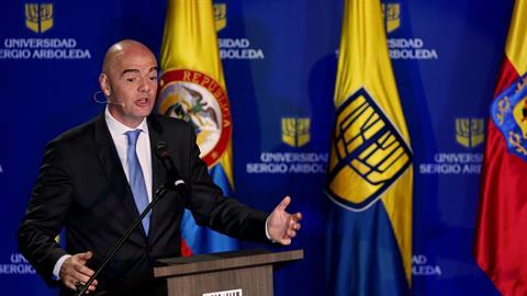 Infantino considera que aumentar el número de equipos competidores es por un bien social.