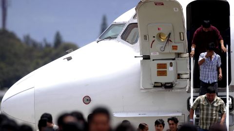 Aeropuerto con pasajeros.