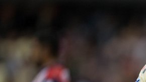 Michael Arrollo festeja su gran gol ante Chivas en la semifinal de la Copa MX.