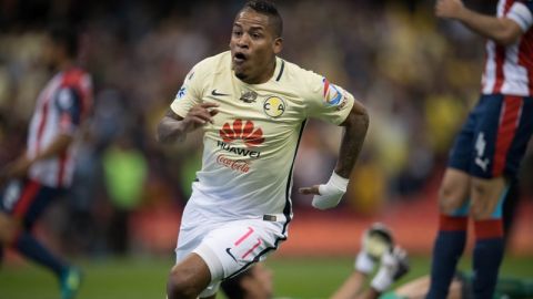 Michael Arrollo festeja su gran gol ante Chivas en la semifinal de la Copa MX.
