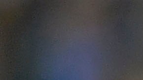 Alan Pulido festeja tras convertir el penal de la victoria.