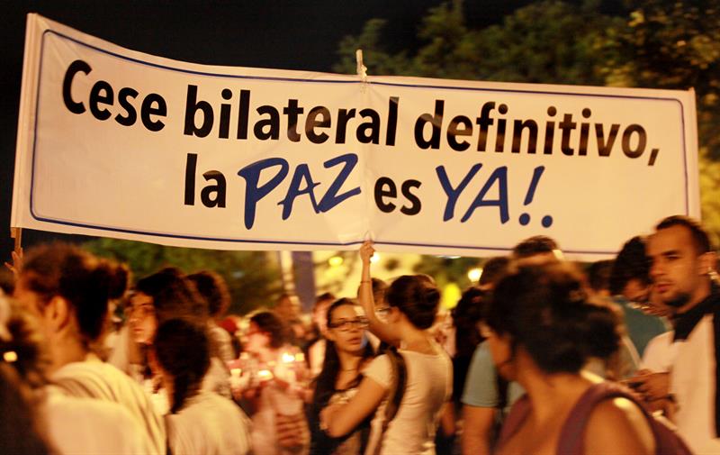 Colombianos en Cali marchan por la paz. EFE