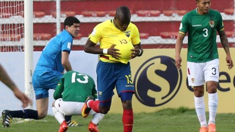 Enner Valencia hizo dos goles en la altura de La Paz.