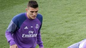 Cristiano Ronaldo se barre durante el entrenamiento del Real Madrid.