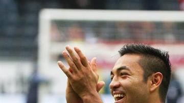 Marco Fabian celebra gol del Eintracht Frankfurt