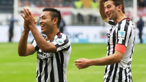 Marco Fabian celebra gol del Eintracht Frankfurt