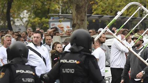 Violencia entre policías y aficionados