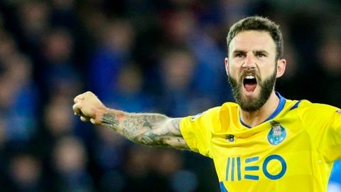El mexicano Miguel Layún le anotó al Brujas en Champions League.