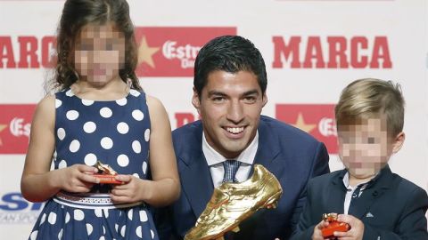 Luis Suarez recibe la Bota de Oro