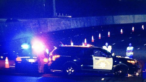 Un cuerpo fue encontrado en medio de la autopista 710.