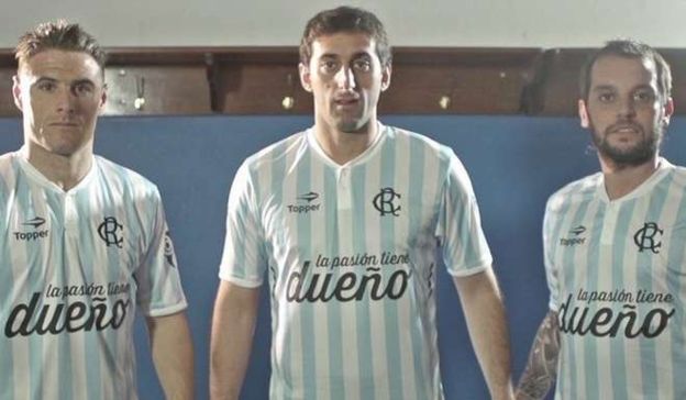 En 2015, Racing de Avellaneda, quiso recordar sus mejores tiempos y lanzó una camiseta como lucía en los tiempos amateurismo en Argentina.