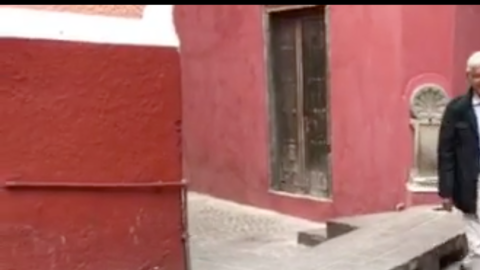 López Obrador en las calles de Guanajuato.