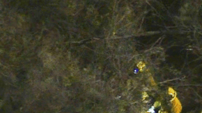 El coche cayó unos 70 pies por una lado de una carretera de Chatsworth.