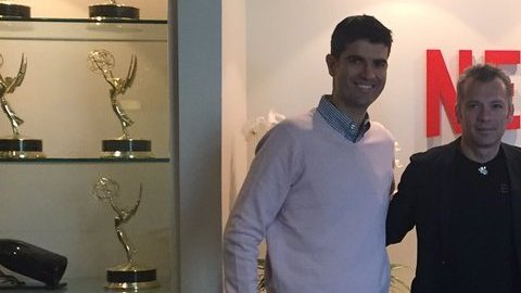 José Luis Higuera (de negro) con algunos directivos de Netflix.
