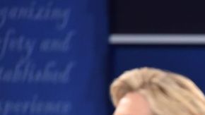 Hillary Clinton y Donald Trump, irían en direcciones opuestas en deportación y detención de inmigrantes. Pero ¿cuánto podrían hacer por su cuenta? Está por verse para ambos.  GETTY IMAGES